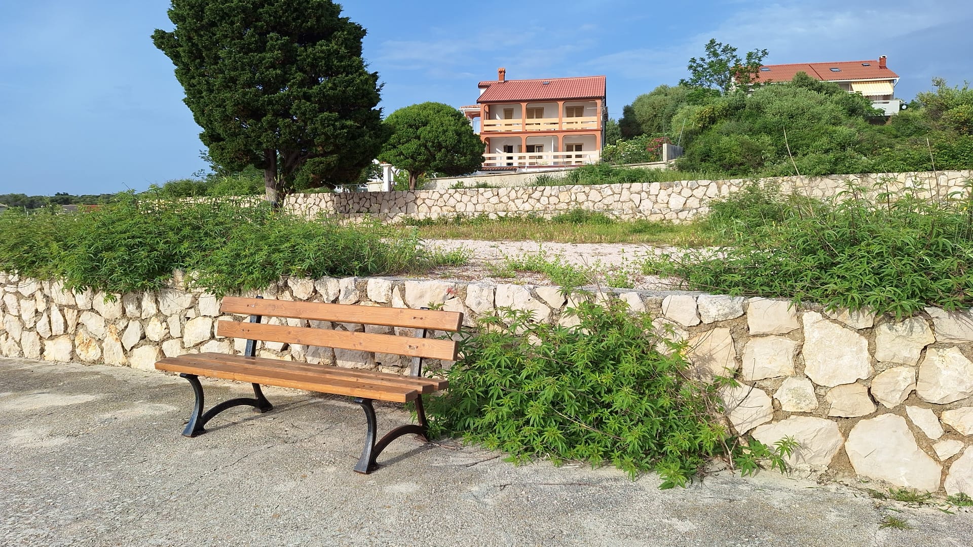 pogled s plaže na apartmani KSENIJA